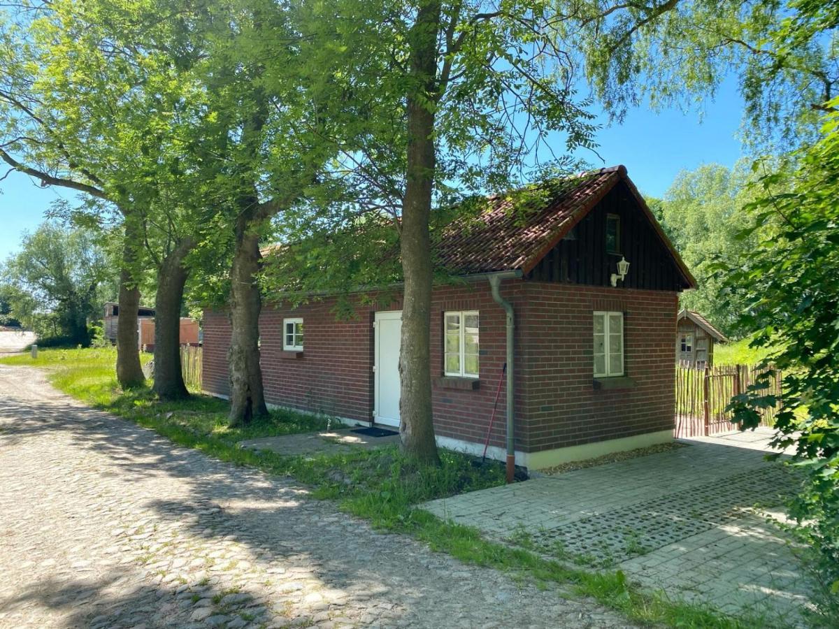 Hofgut Bisdamitz - Ferienhaus "Knoff" Buitenkant foto
